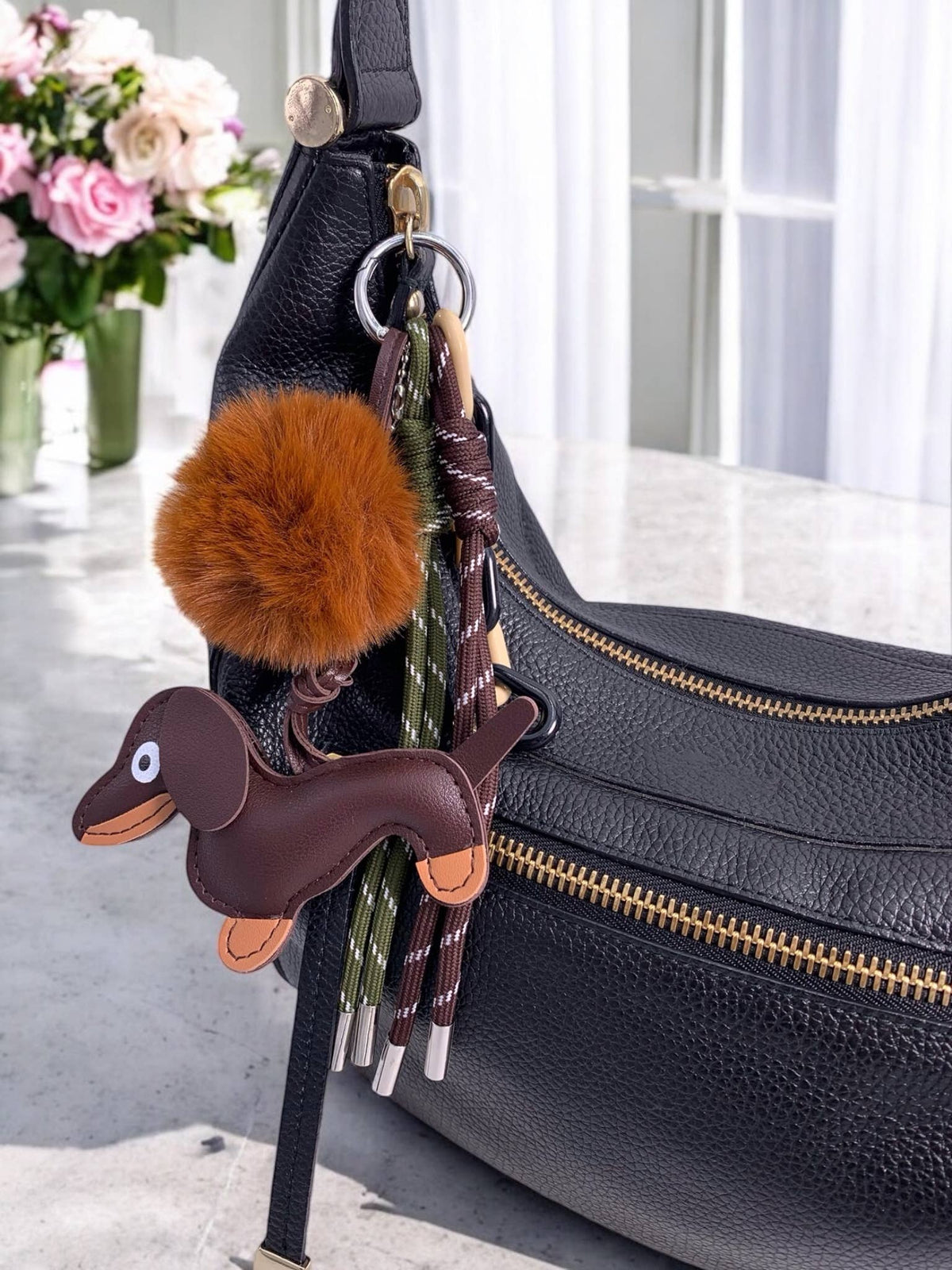 Tasbedel en sleutelhanger met hond en pompom PC11: Bruin / Synthetisch